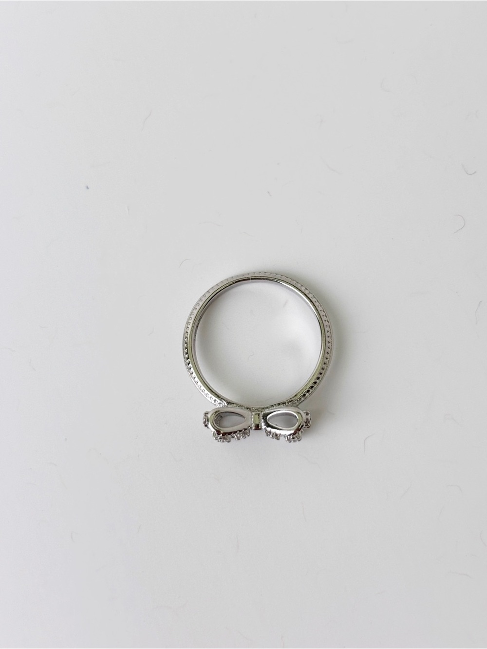 Elegant 925 Sterling Silver Studded Cubic Zirconia Bow Knot Ring - Picture 8 of 9